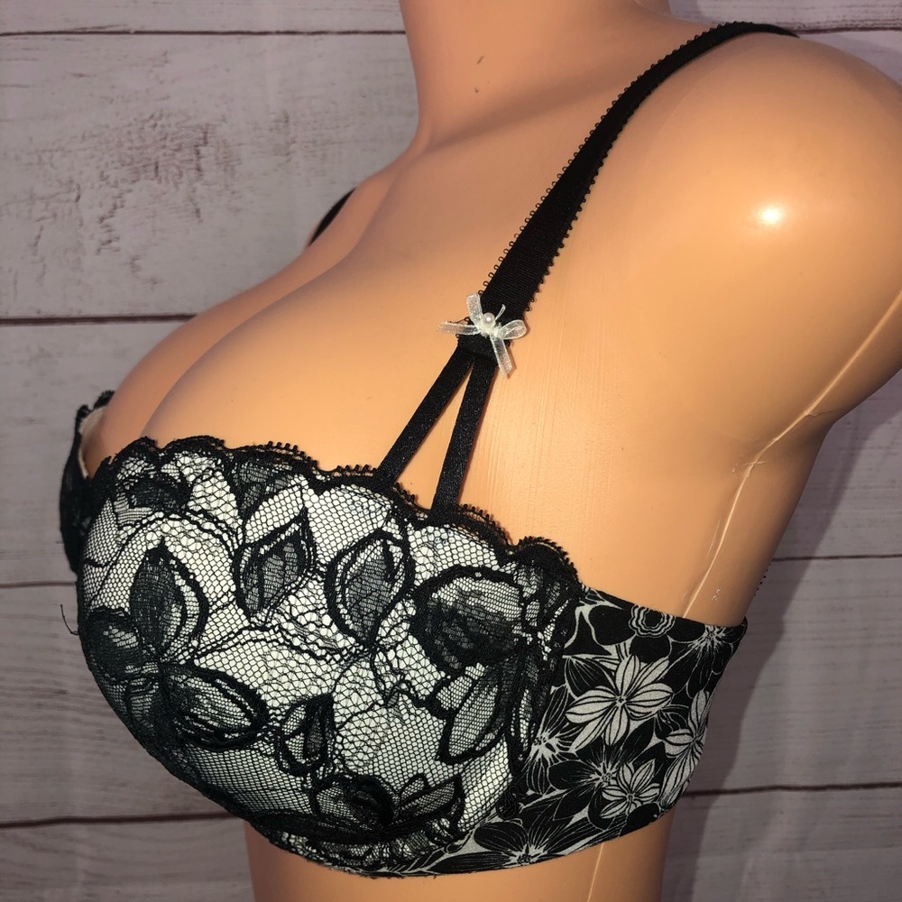 Victoria's Secret Black and White Lace Bra